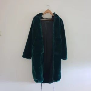 Monki jacka - Såå fin, mjuk och varm. Perfekt för vinter å höstväder. Nyskick! Inköpspris va 1000 kr :)