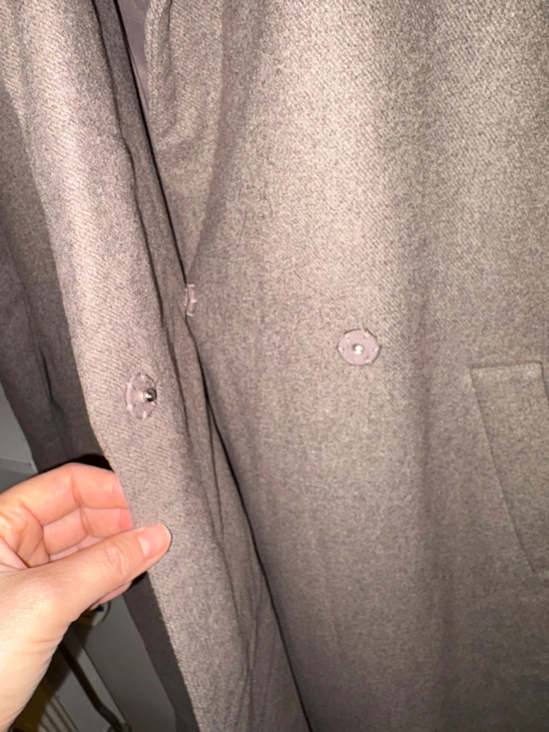 Beige kappa med bälte från Bik Bok - 2