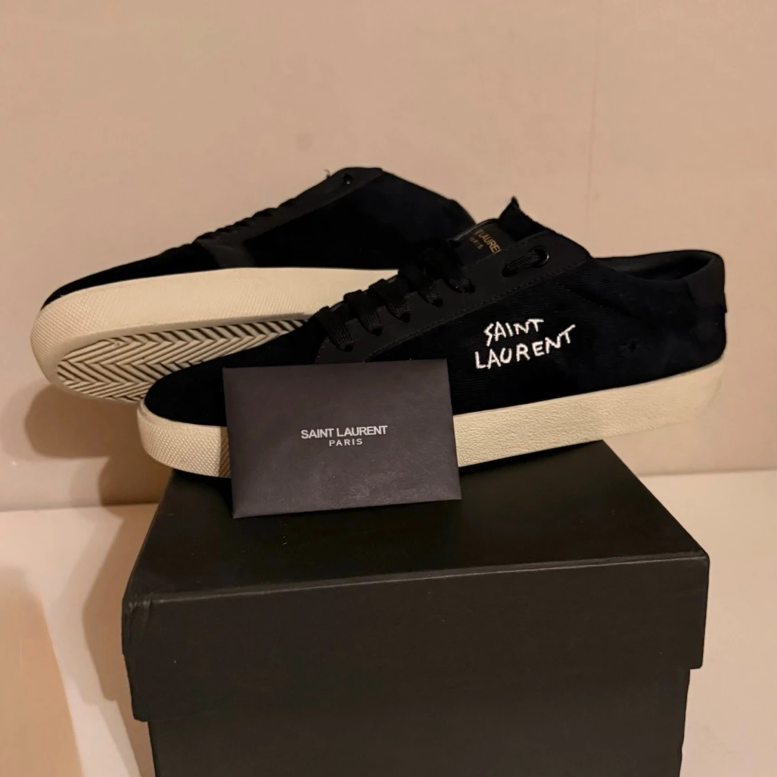 Svarta Saint Laurent sneakers