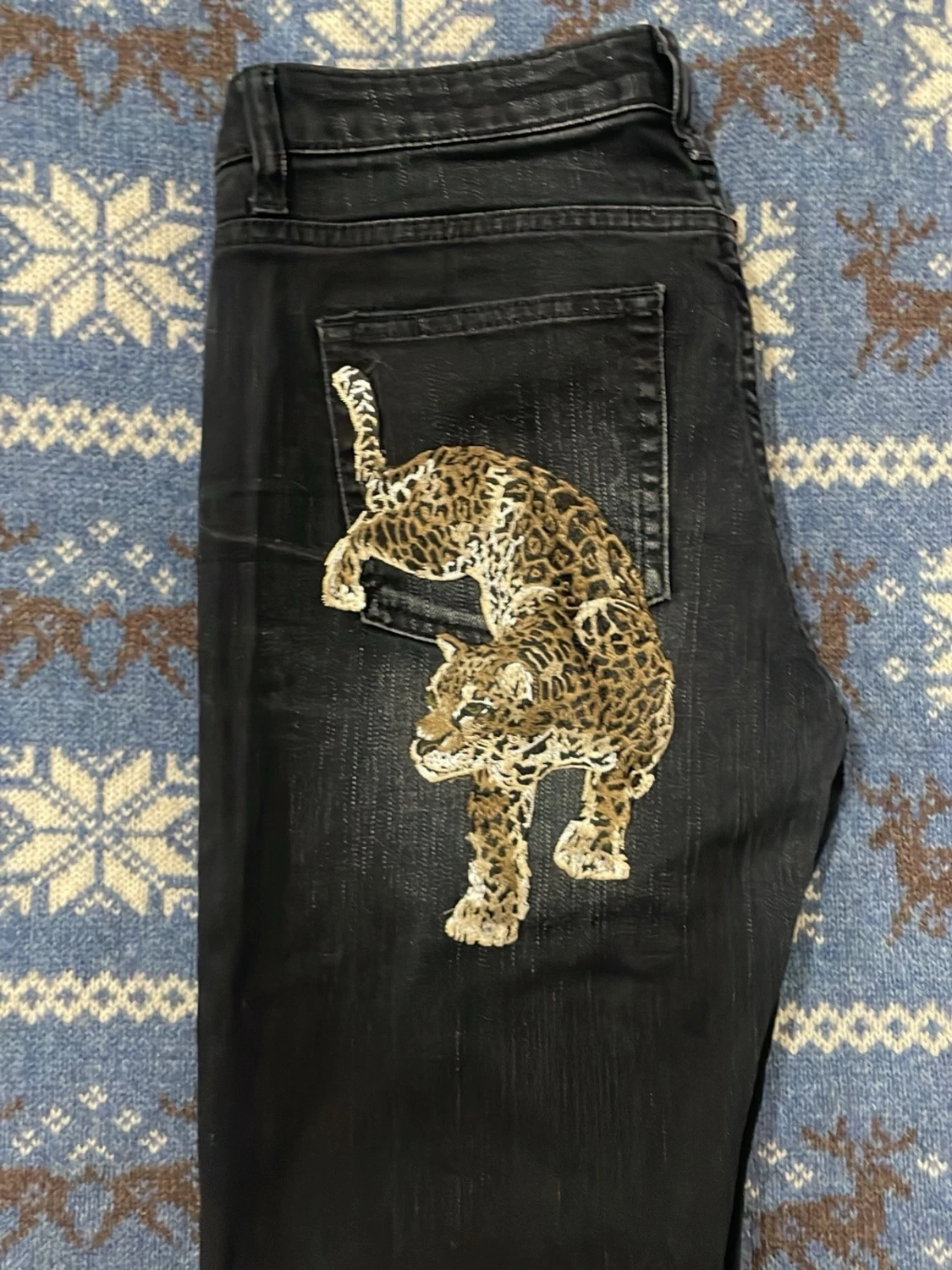 Svarta Acne Jeans med leopardbroderi