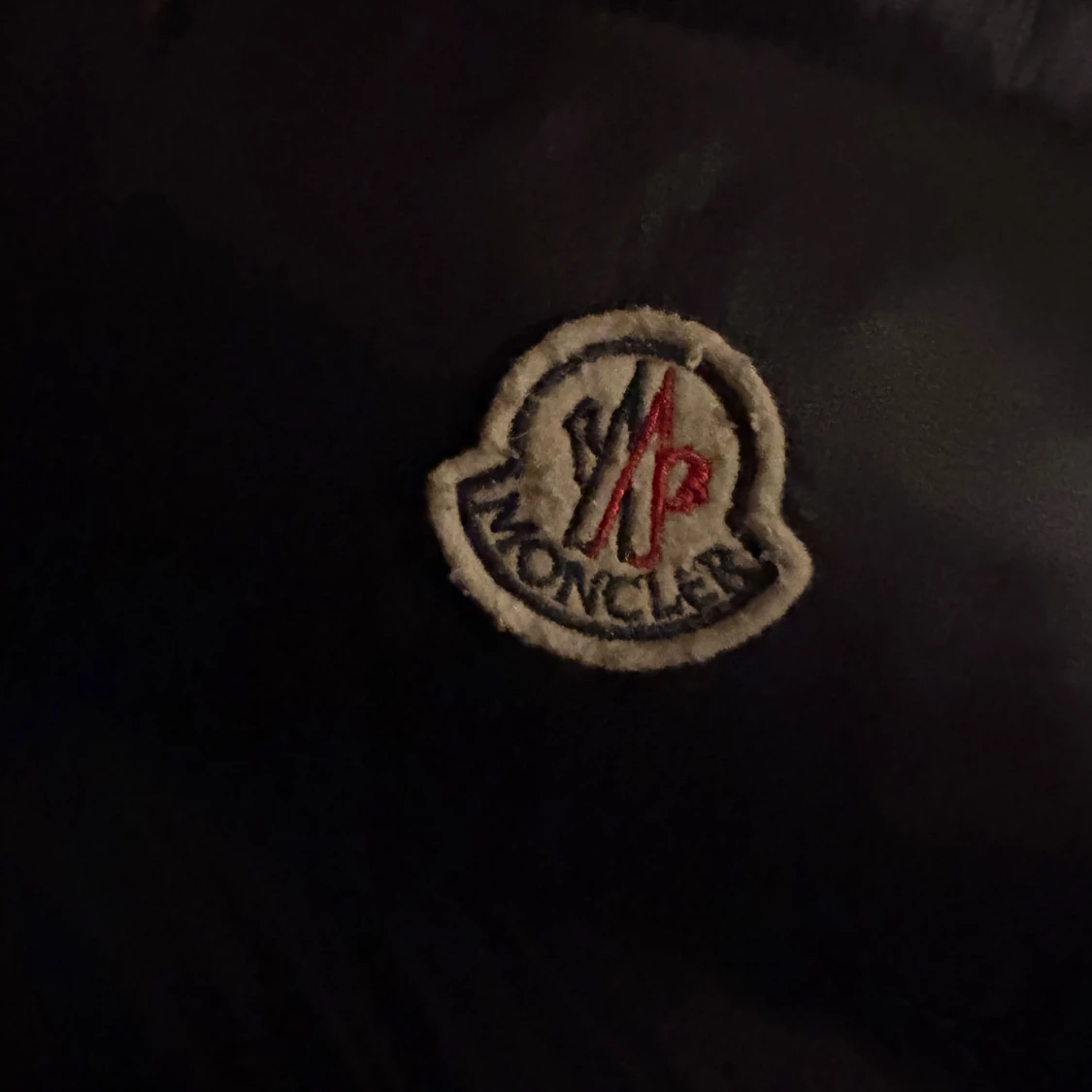 Svart dunväst från Moncler med huva - 4