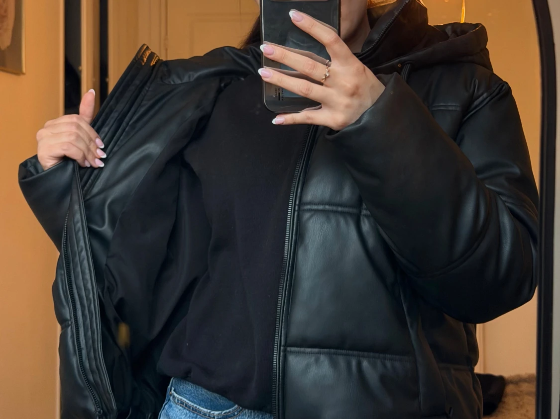 Svart pufferjacka från Zara XS - 2