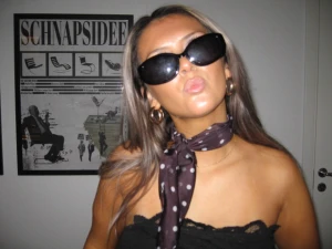 Cinnamon Scarf - Super snygg scarf i brun med vita prickar. Super fin detalj för att piffa upp din outfit!