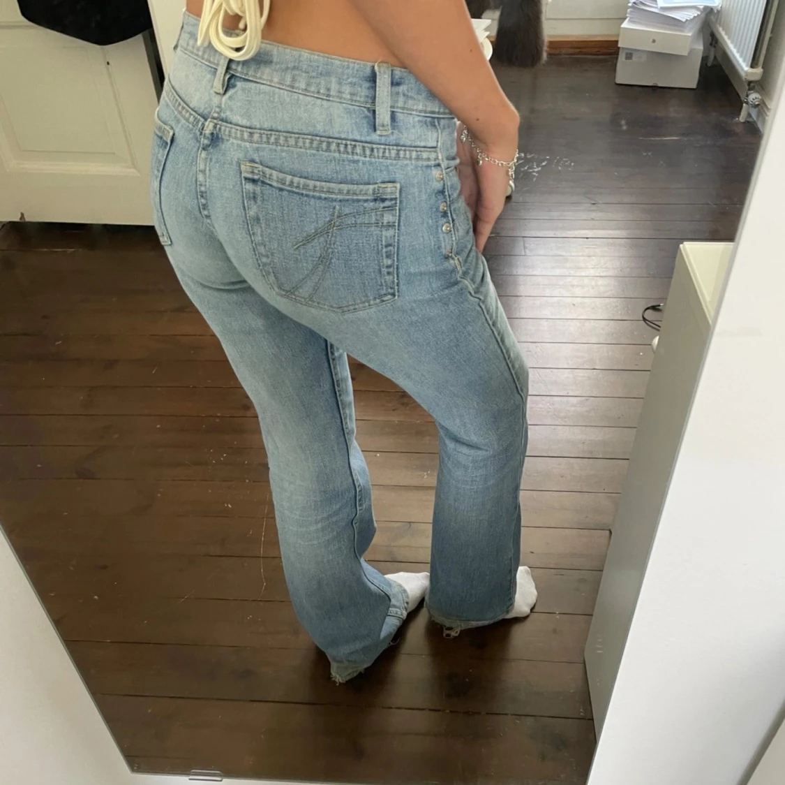 Lågmidjade utsvänga jeans - 1