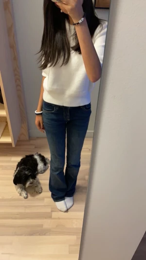 Mörkblåa lågmidjade jeans  - Mörkblå lågmidjade jeans från Zara i bra skick. 