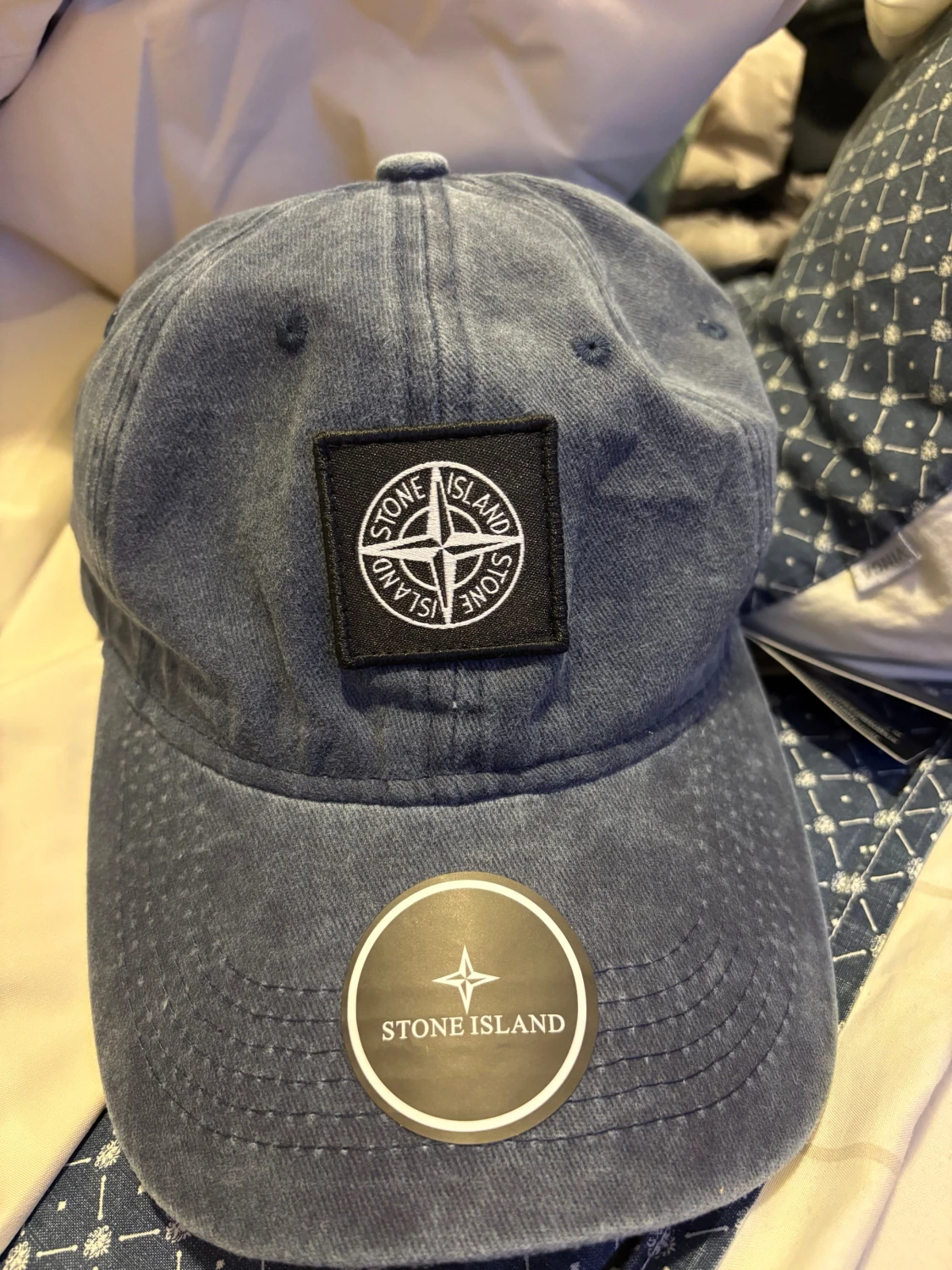 Blå keps från Stone Island