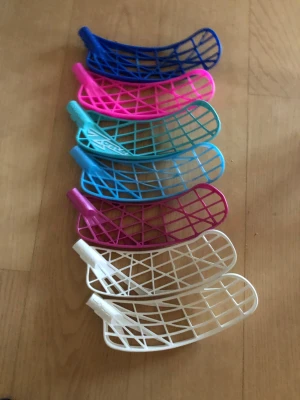 Zone/unihoc blad - Säljer zone air one/hyper/air 2 och unihoc evolute unilite           Air one = 199kr styck.  Hyper= 175kr styck.     unilite = 185kr styck och evolite 150kr 