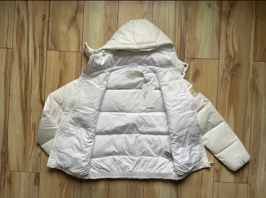 Vit pufferjacka från Calvin Klein - 3