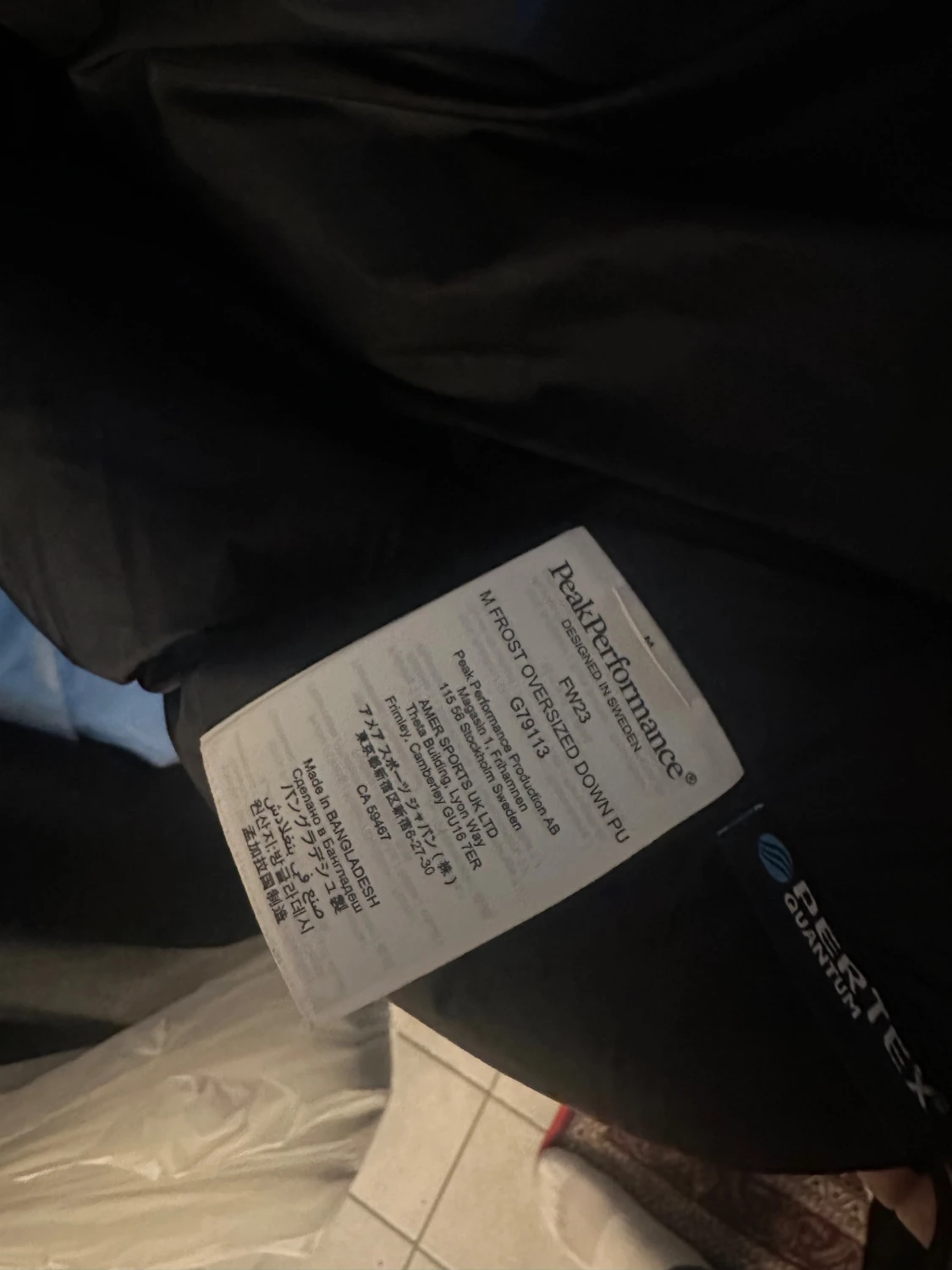 Svart pufferjacka från Peak Performance - 4