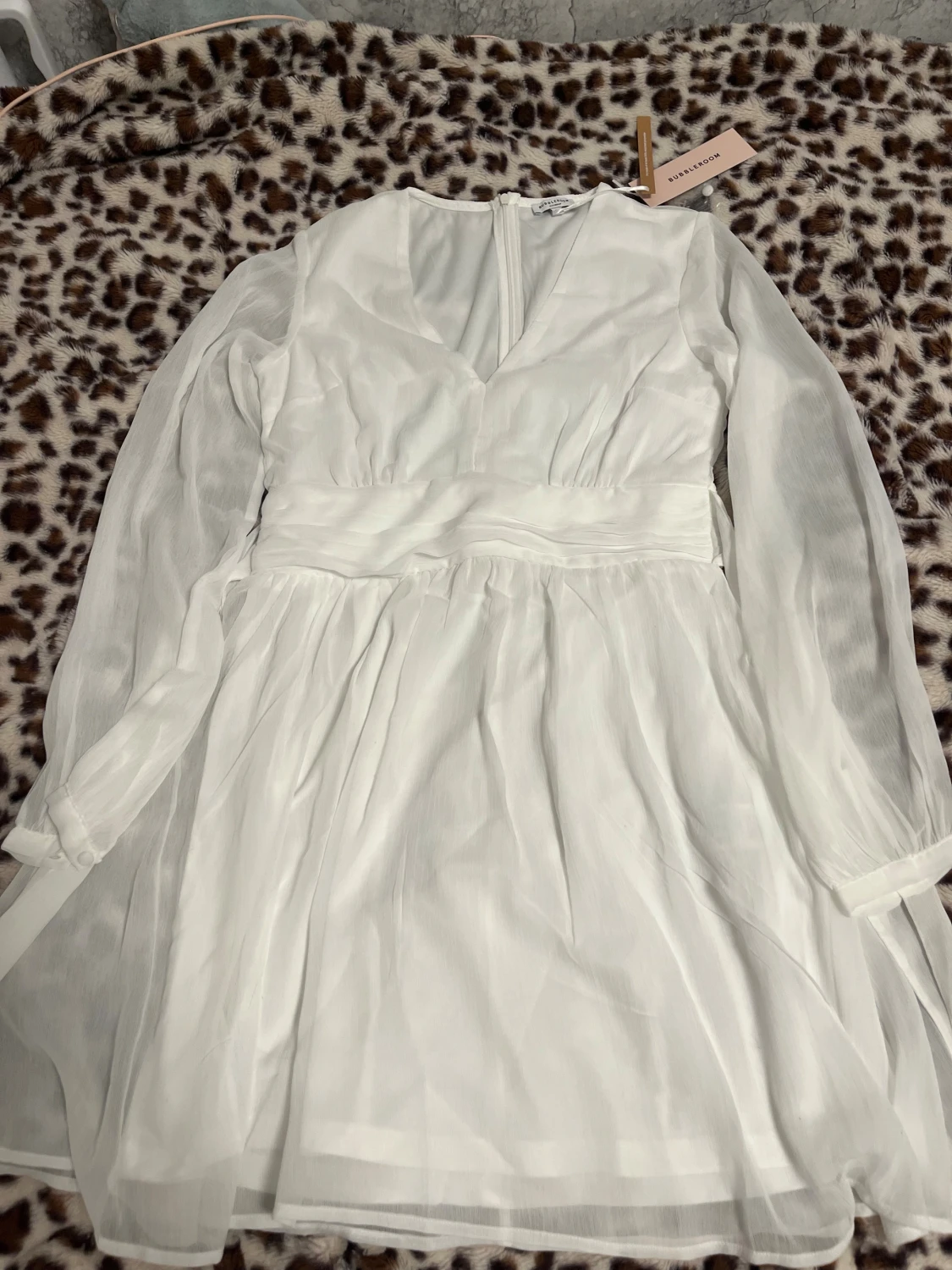 Vit omlottklänning från Bubbleroom