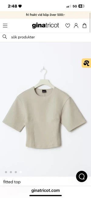 Fitted Top, Gina - En fin beige figursydd topp från Gina! Helt ny och aldrig använd, nyskick!