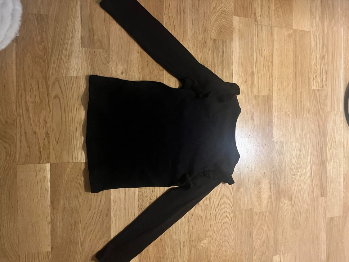 Svart långärmad tröja med volang H&M - 1