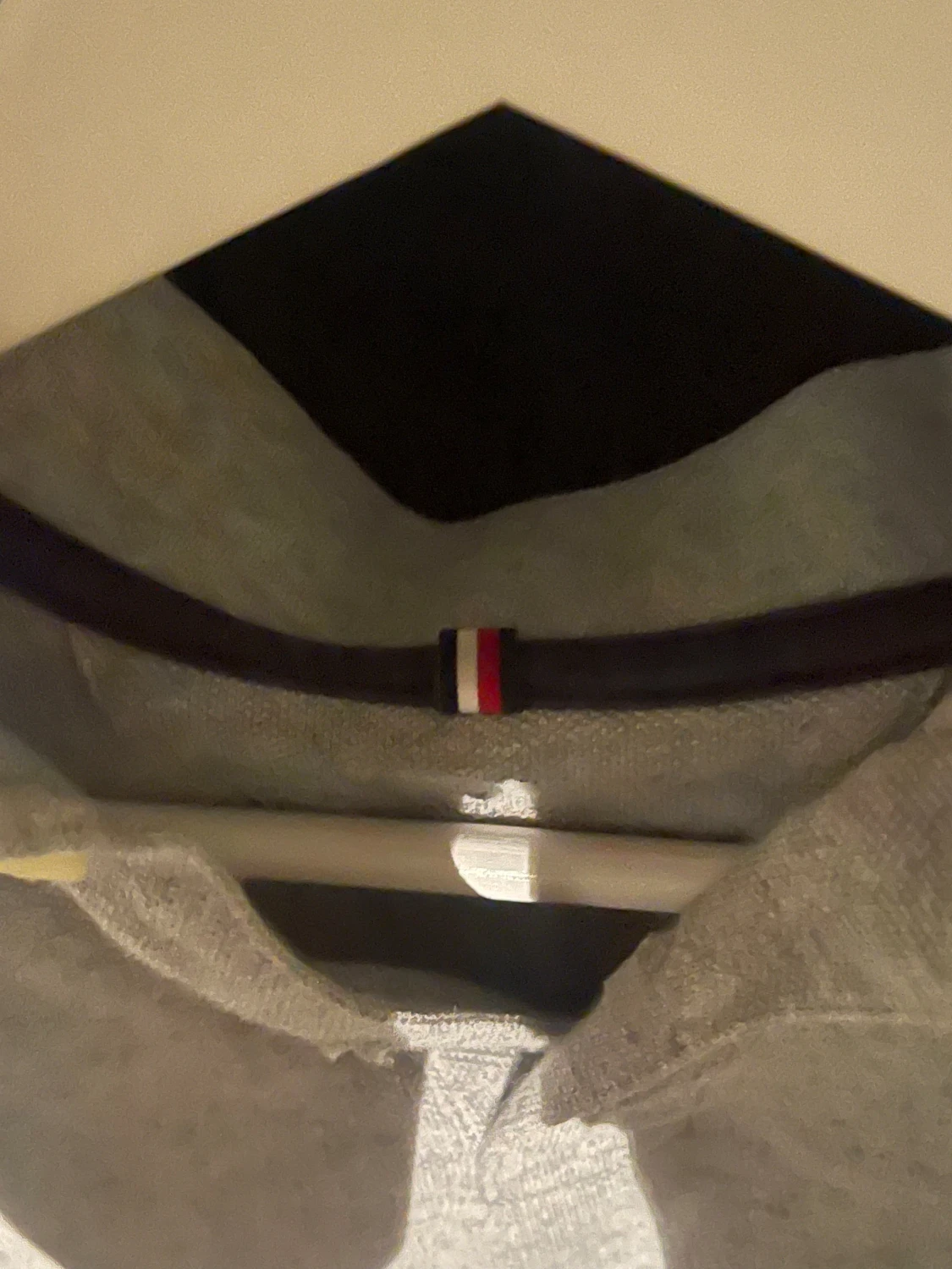 Grå kortärmad henley från Tommy Hilfiger.storlek130-134 - 2