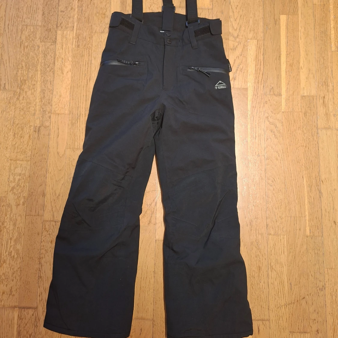 Svarta skidbyxor McKinley stl 140