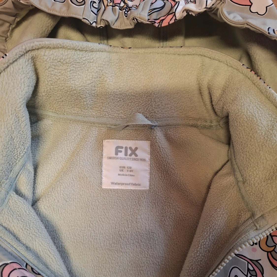 Regnjacka med enhörningar från FIX - 2