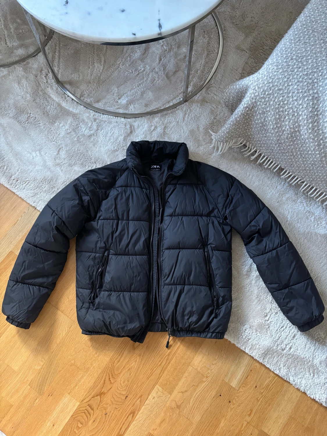 Svart pufferjacka från Zara