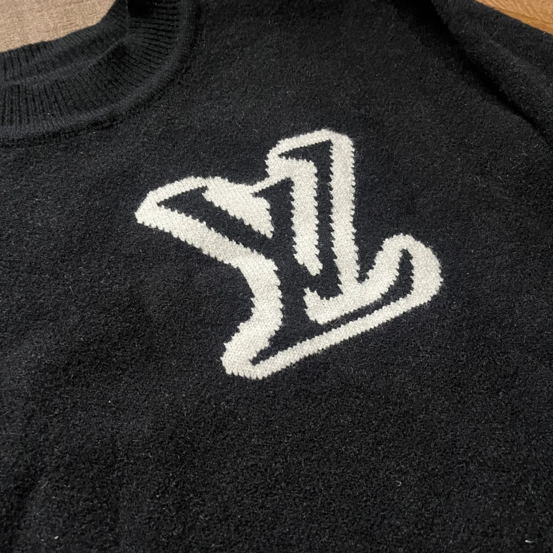 LV knit - 3