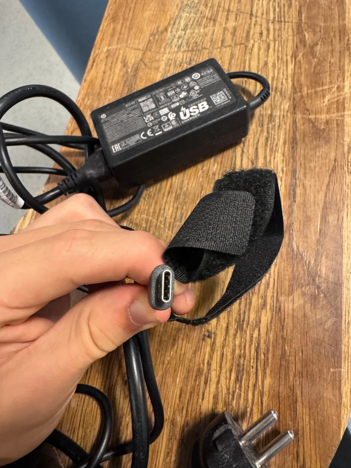 HP 65W USB-C Laddare (TPN-DA20) - 1