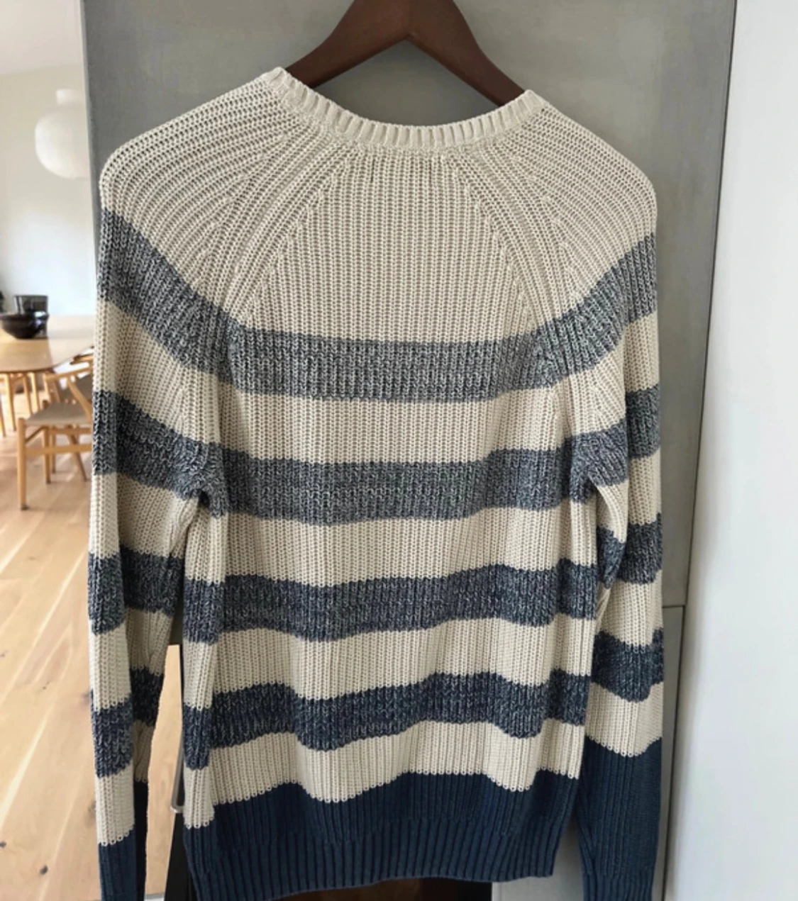 Blå vit randig stickad sweater - 1