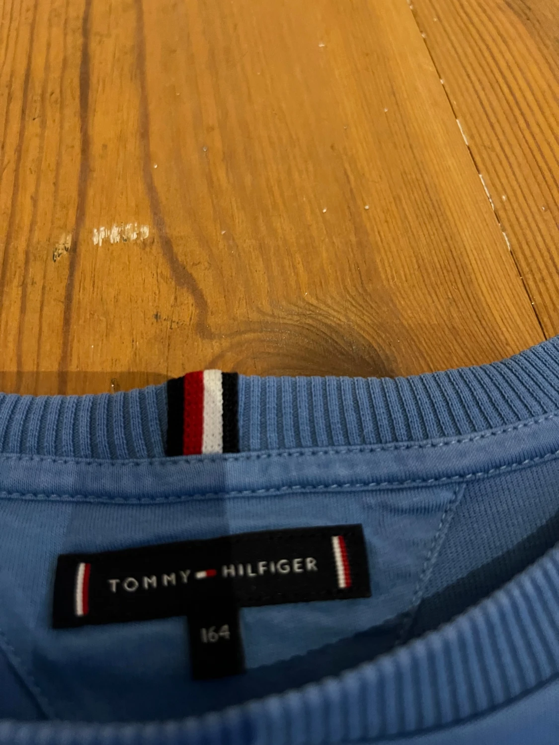 Blå sweatshirt från Tommy Hilfiger - 1