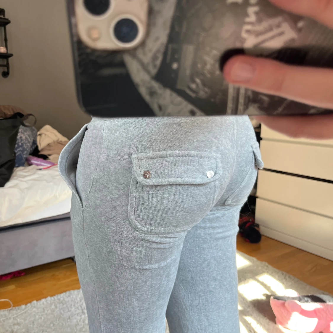 Gråa juicy byxor - 1