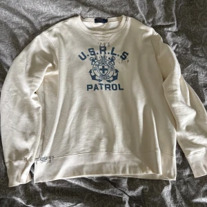 Polo Ralph lauren tröja  - Säljder denna fina RL tröjan i storlek Xl tröjan är i gott skick, för fler frågor skriv till mig🤩