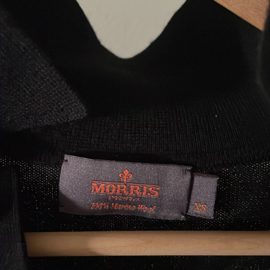 Svart knappad merinoullströja från Morris - 1