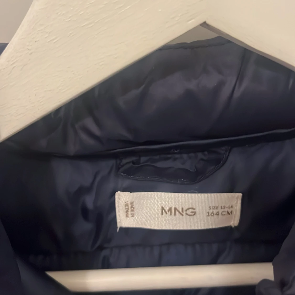 Mörkblå pufferjacka från MNG - 1