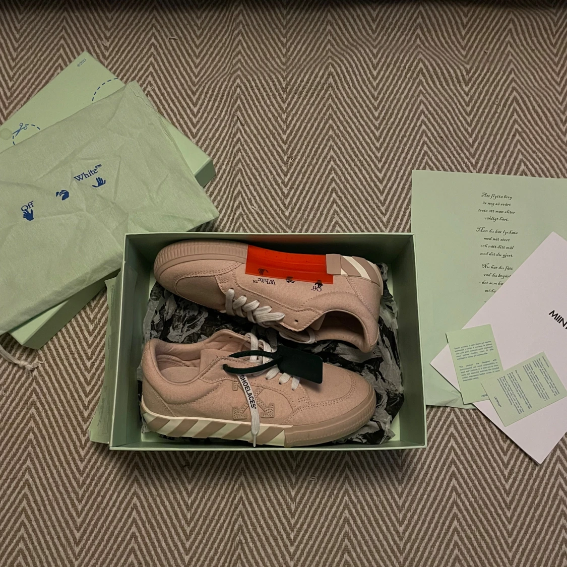 Off-White rosa sneakers med ränder - 2