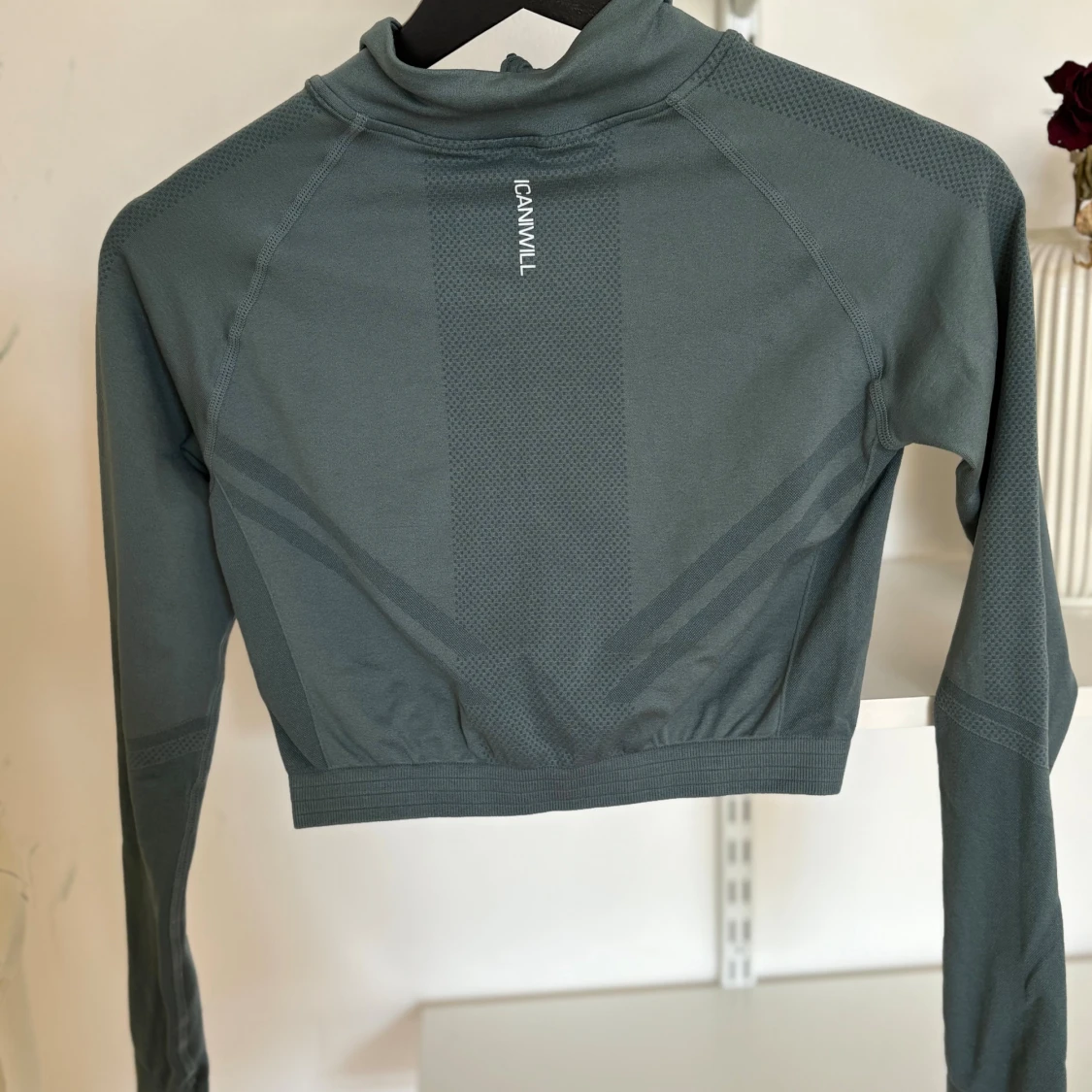 Långärmad träning crop top ICANIWILL  - 1