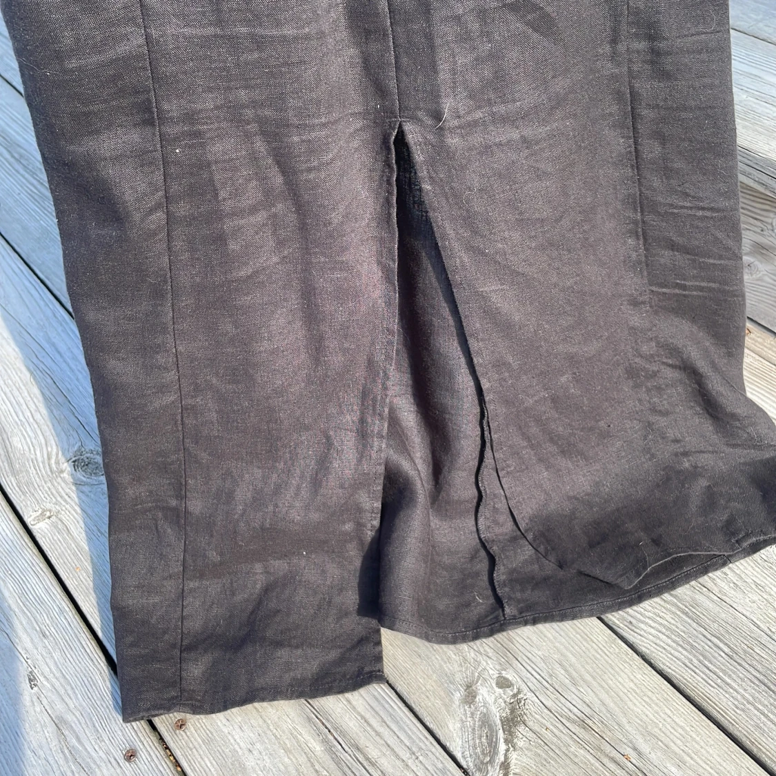 Svart långklänning med volangaxel - 2