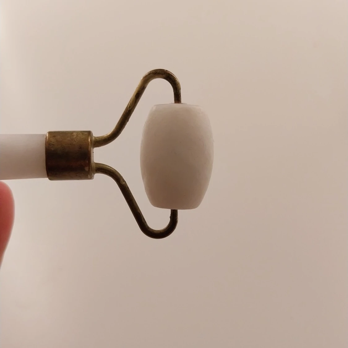 Vit ansiktsroller i sten - 2