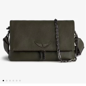 Grön Zadig väska  - Superfin grön väska från Zadig, mycket bra skick, köpt för 5000💖 unik och fin färg, finns både långt band och kedjeband! Kvitton finns💕