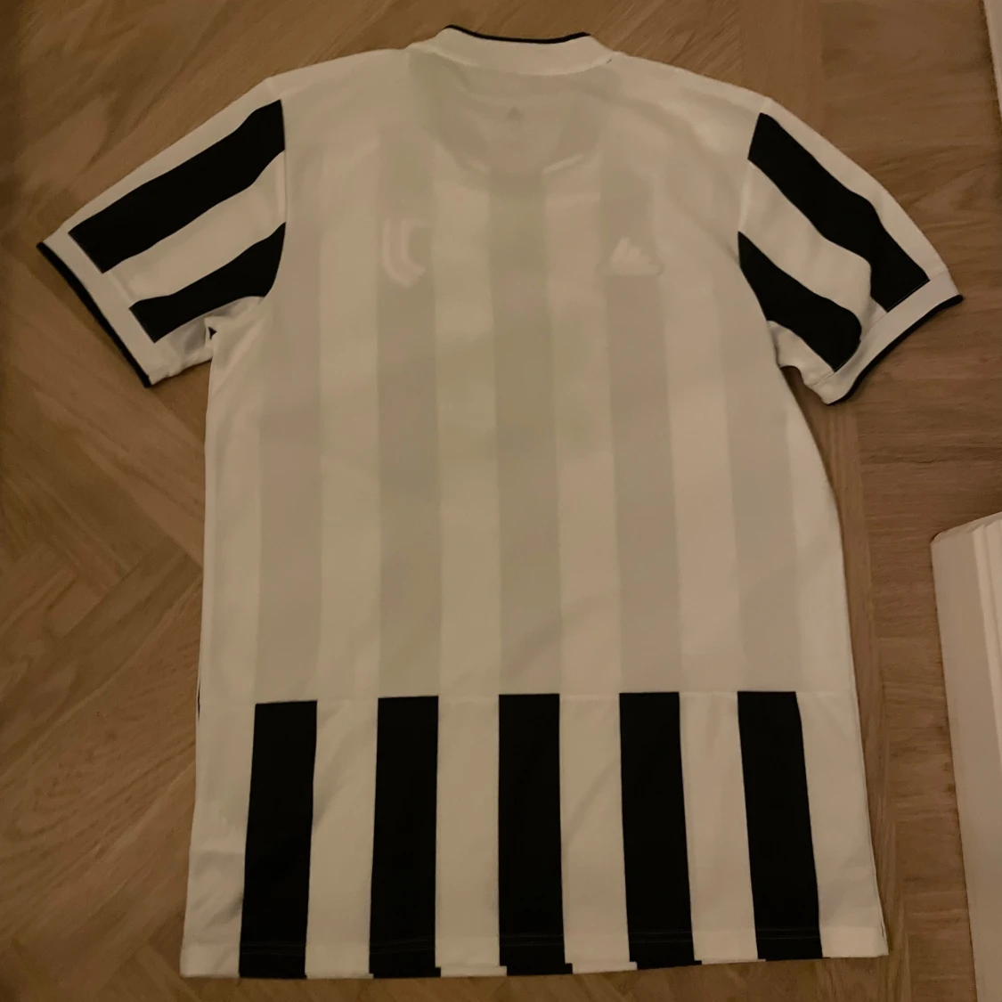 Äkta Juventus randig matchtröja Adidas M - 2