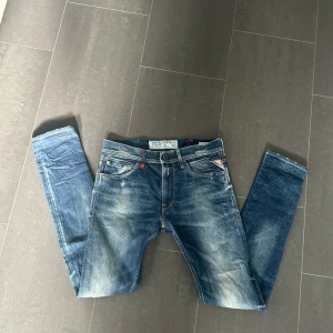 Replay Jeans - Replay jeans - Storlek 31/34 - skick 9/10 - modell: Jondrill - Nypris 1599 - mitt pris 449 - Priset kan diskuteras vid snabb affär