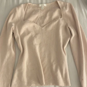 H&M tröja - Säljer en jättefin tröja från H&M i storlek S