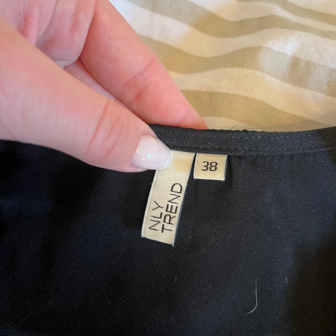 Svart omlottblus från NLY Trend - 2