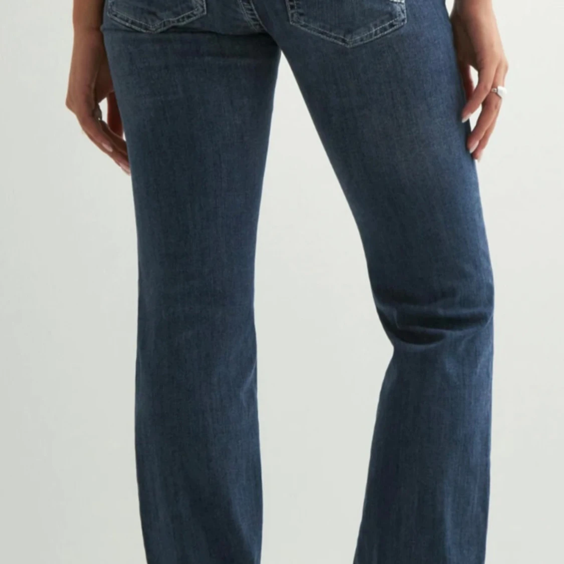 Blå bootcut jeans med låg midja