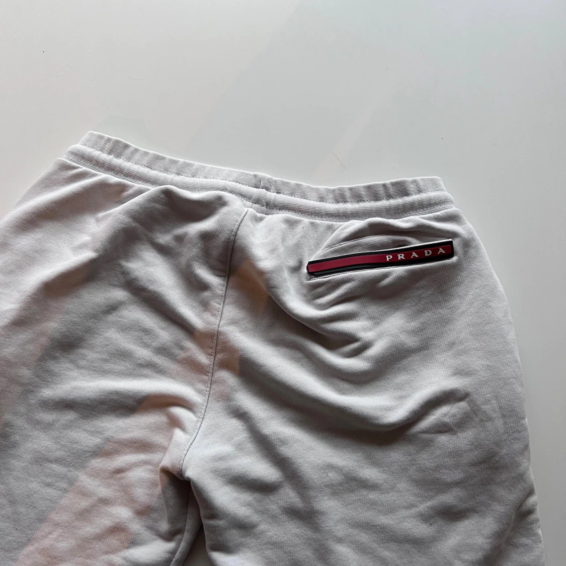 Vita shorts från Prada med snörning - 1