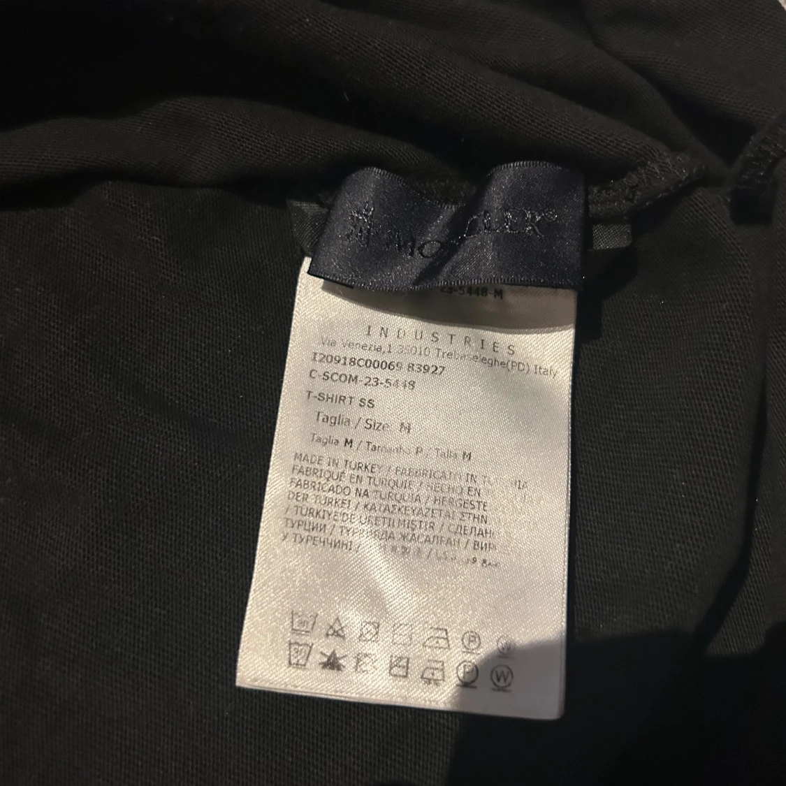 Svart Moncler t-shirt med patch - 2