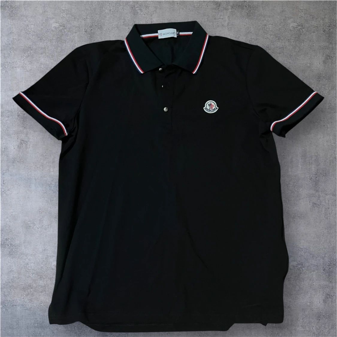 Svart Moncler pikétröja