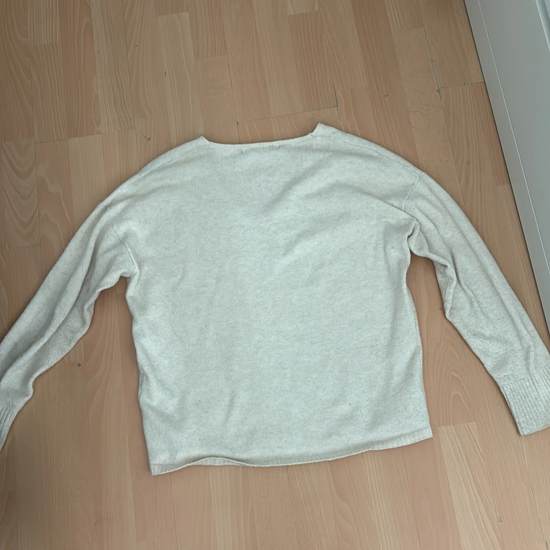 Beige stickad v-ringad tröja ONLY - 1