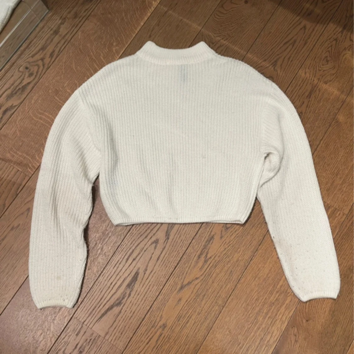 Vit croppad stickad tröja - 2