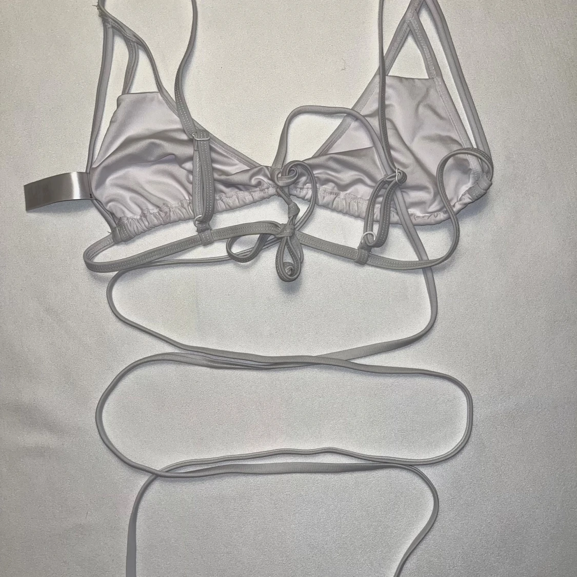 Vit bikini med långa knytband - 3