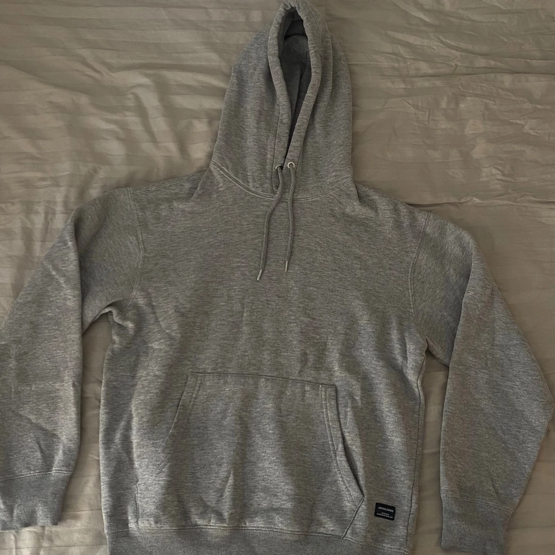 Grå hoodie från Jack & Jones - 3