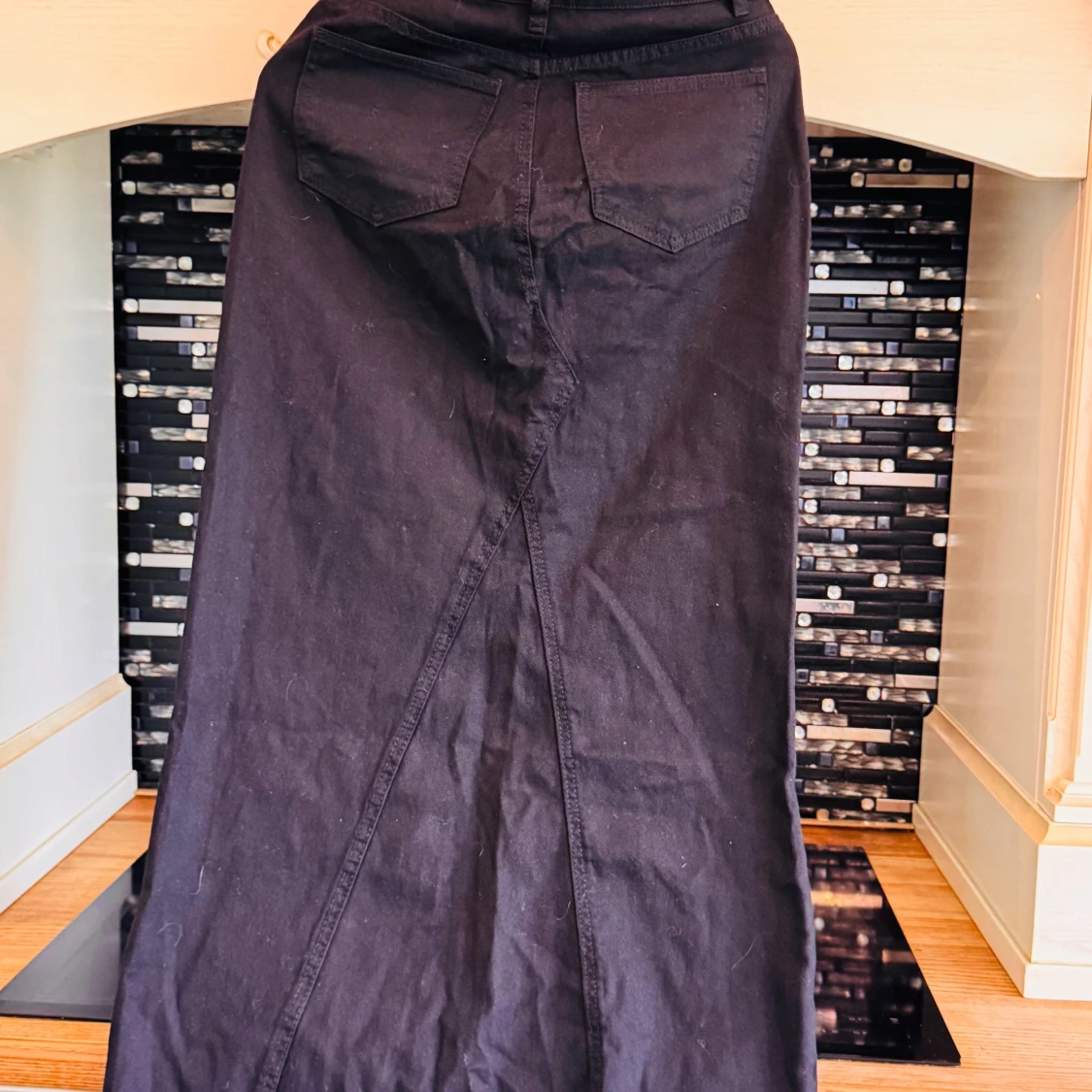 Svart lång jeanskjol med fickor - 1