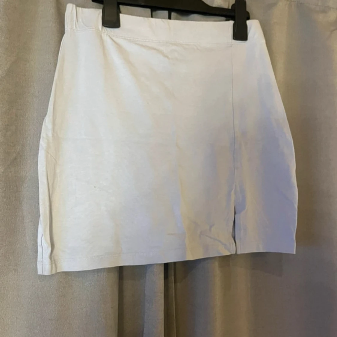 Vit kortkjol från Even&Odd