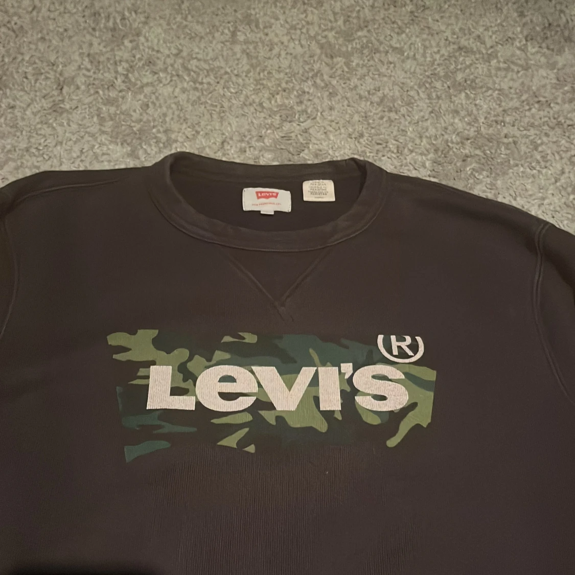 Svart Levi's sweatshirt med camo-logga - 1