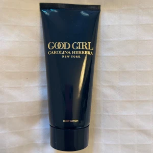 Good Girl Body Lotion 100ml - Good Girl Body Lotion från Carolina Herrera. Snygg och populär body lotion i smidig tub. Volym: 100 ml. Tillverkad i Spanien.