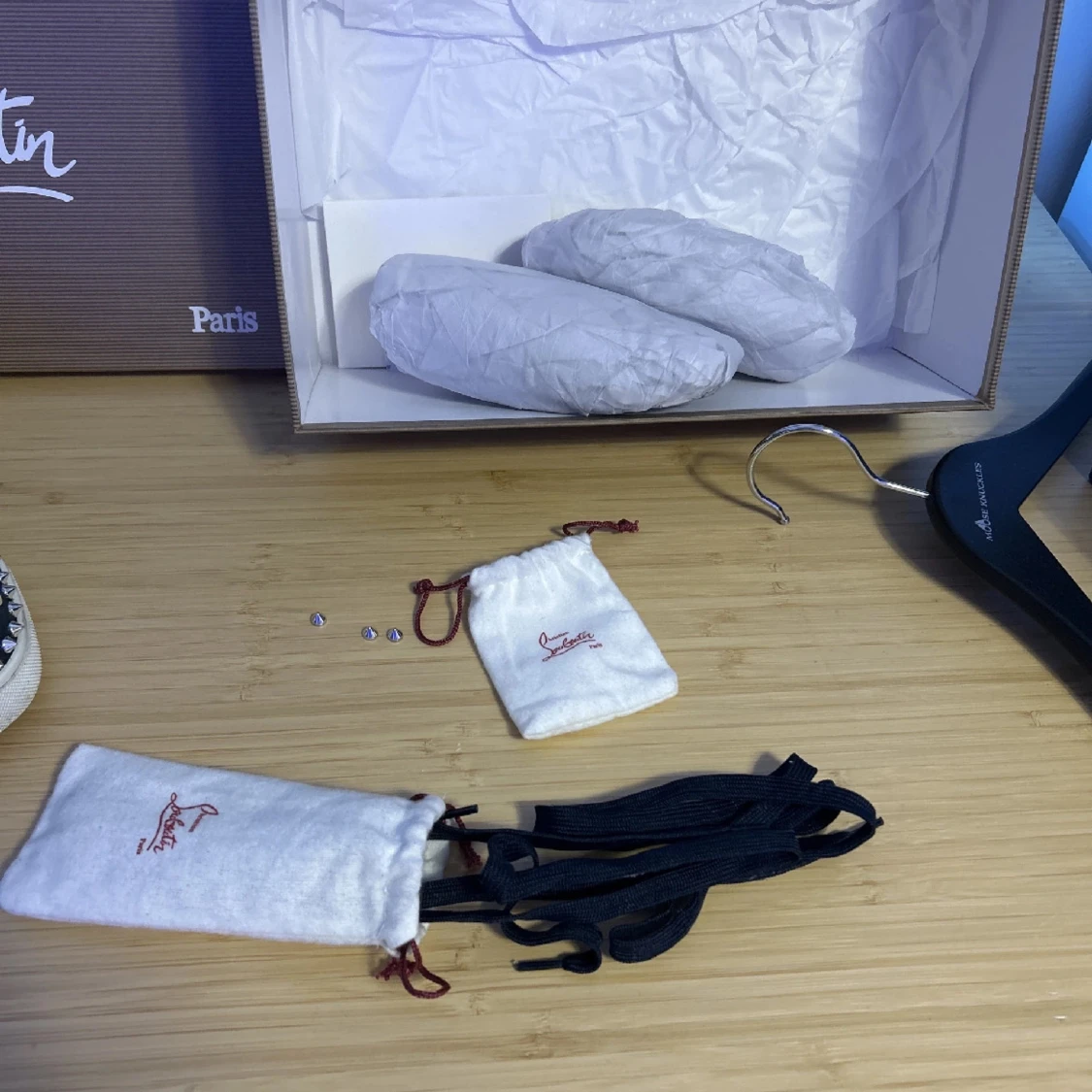 Christian Louboutin svarta sneakers med nitar - 1